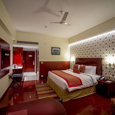 Ramada By Wyndham Jaipur Jaisinghpura Hotel Exterior foto