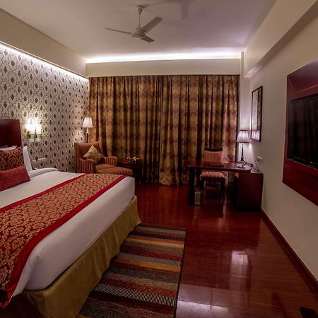 Ramada By Wyndham Jaipur Jaisinghpura Hotel Exterior foto