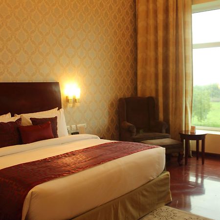 Ramada By Wyndham Jaipur Jaisinghpura Hotel Exterior foto
