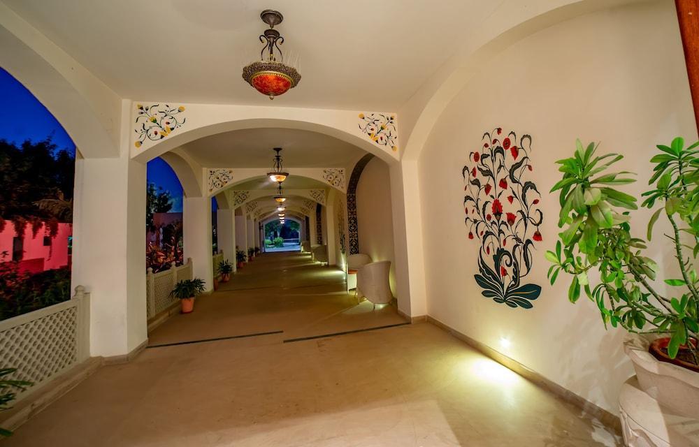 Ramada By Wyndham Jaipur Jaisinghpura Hotel Exterior foto