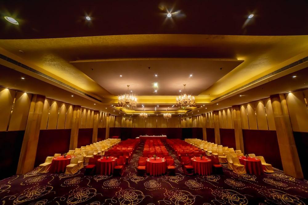 Ramada By Wyndham Jaipur Jaisinghpura Hotel Exterior foto