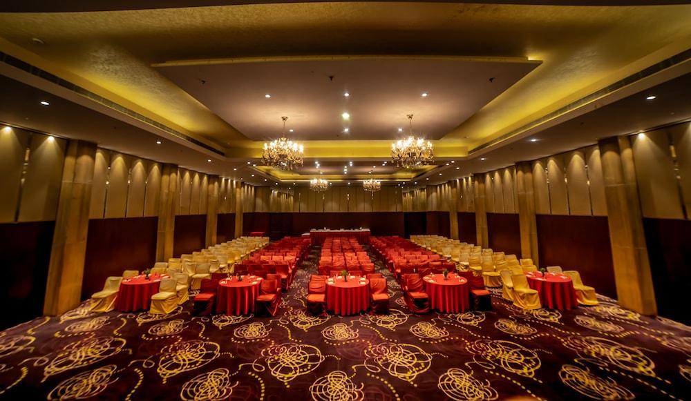 Ramada By Wyndham Jaipur Jaisinghpura Hotel Exterior foto