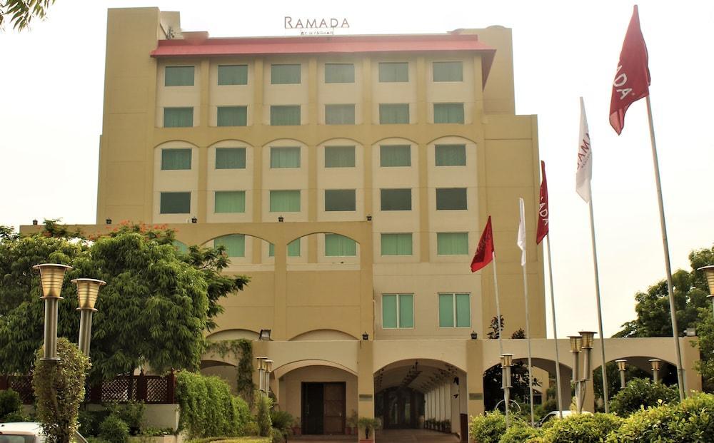 Ramada By Wyndham Jaipur Jaisinghpura Hotel Exterior foto