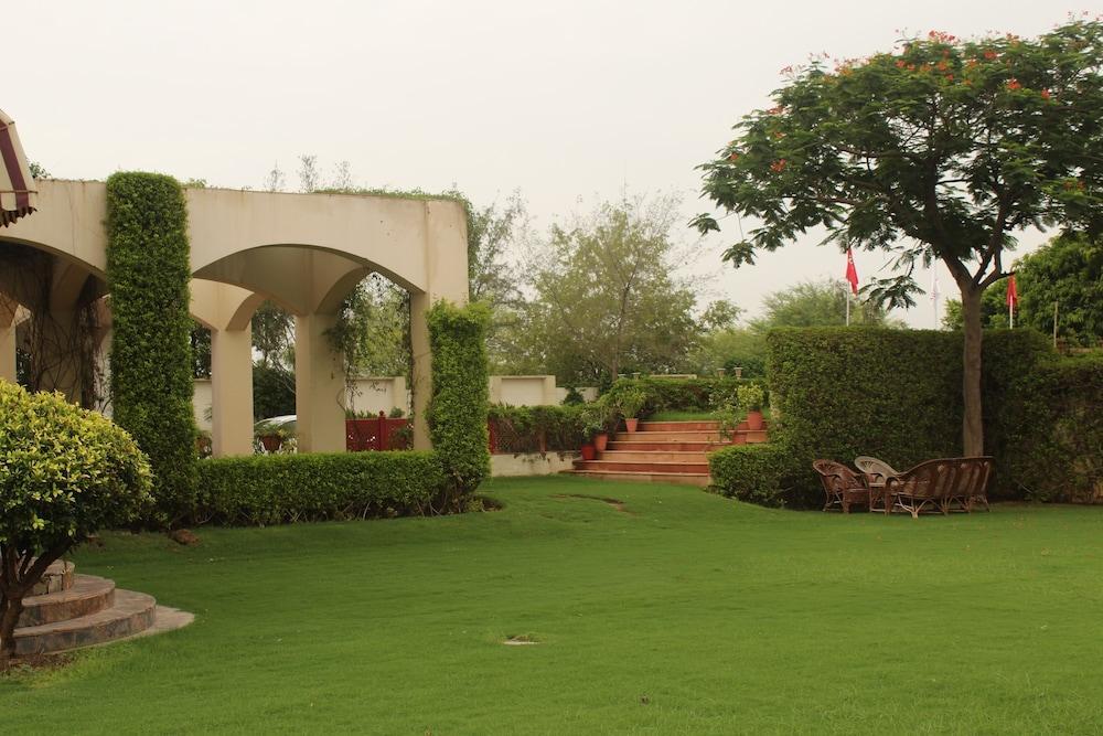 Ramada By Wyndham Jaipur Jaisinghpura Hotel Exterior foto