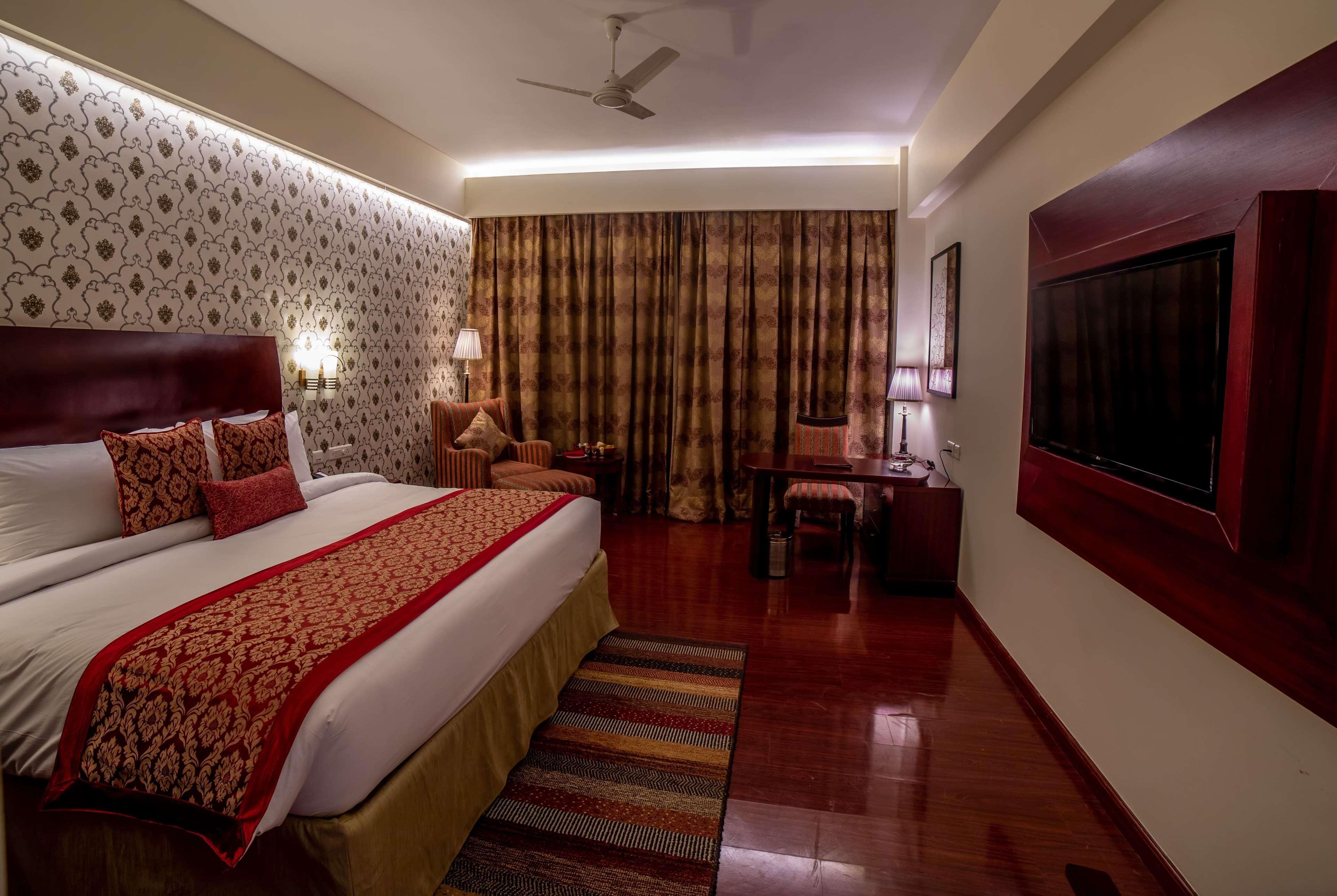 Ramada By Wyndham Jaipur Jaisinghpura Hotel Exterior foto