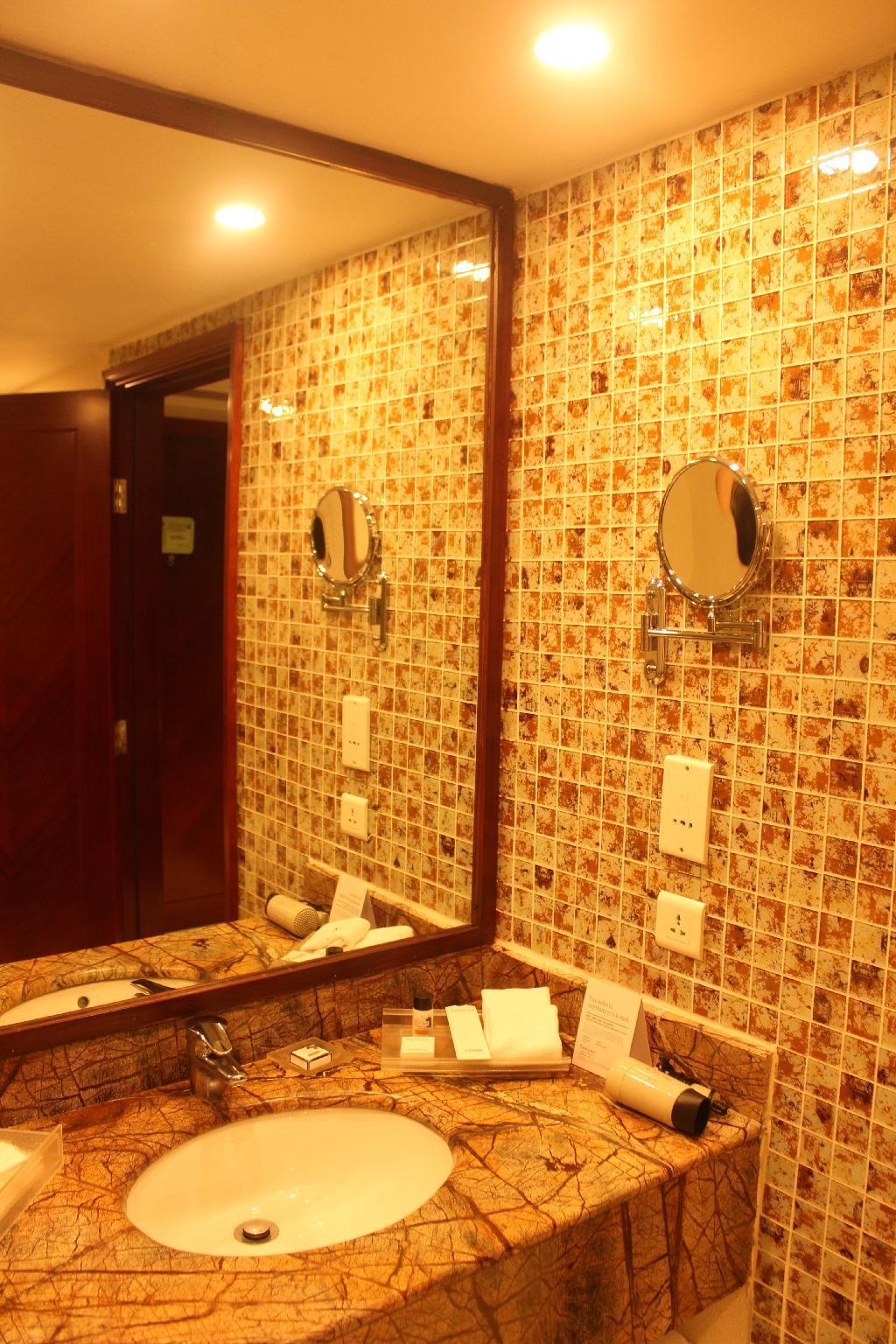 Ramada By Wyndham Jaipur Jaisinghpura Hotel Exterior foto